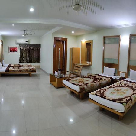 Hotel Easy Retreat Vapi Exterior photo