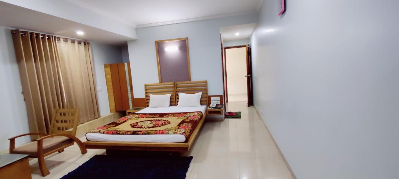 Hotel Easy Retreat Vapi Exterior photo