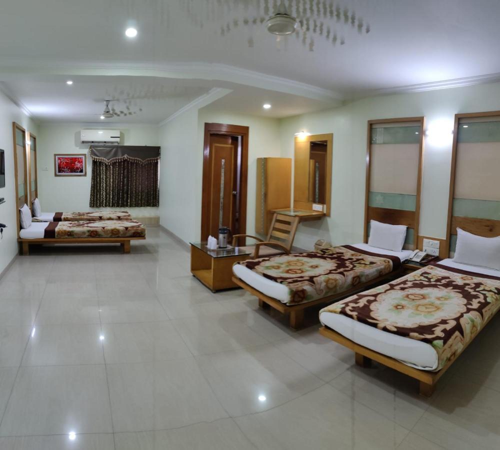 Hotel Easy Retreat Vapi Exterior photo