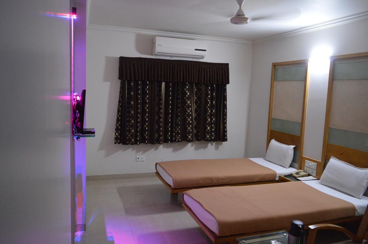 Hotel Easy Retreat Vapi Exterior photo