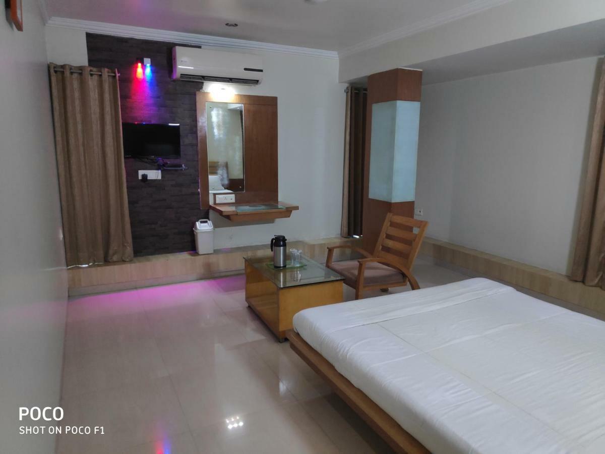 Hotel Easy Retreat Vapi Exterior photo