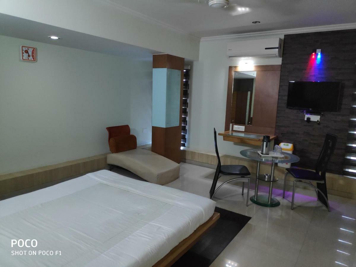 Hotel Easy Retreat Vapi Exterior photo