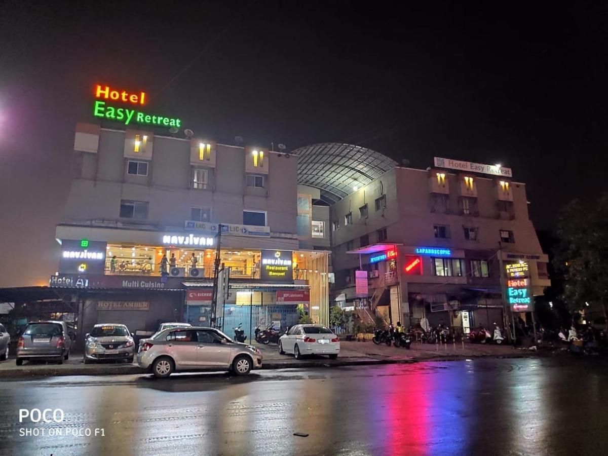 Hotel Easy Retreat Vapi Exterior photo